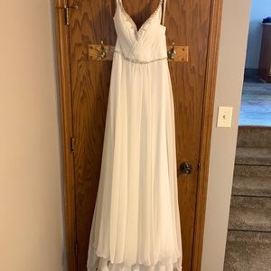 NWT Stella York size 8 wedding dress style: 6225 Brand new lightweight Flowy